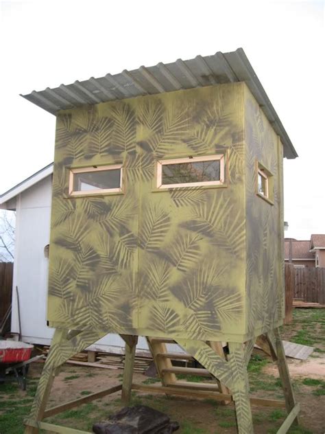 Unlike many popup deer blinds, Productive Cedar Products’ hunting blinds are factory direct and can be used for bow and rifle hunting. Their sloped roofs keep you warm and dry in rain or snow while providing a safe place to set up shop. Angle roof has wood structure with a layer of 30lb tar felt, and it is covered by corrugated steel..