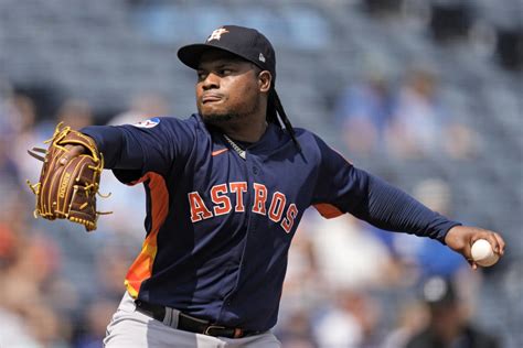 Homers by Alvarez, Meyers support Valdez’s 7 strong innings in Astros 7-1 win over Royals