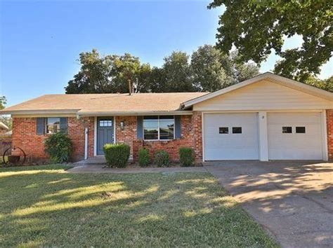 Homes for rent in abilene tx. Remax Big Country. (325) 440-9120. $160,000. 3 Beds. 2 Baths. 1,440 Sq Ft. 2701 S 27th St, Abilene, TX 79605. This charming 3 bedroom and 2 bathroom home features brand new carpet and a new roof put on in 2023. The cozy den has a gas fireplace and is perfect for relaxing or entertaining guests. 
