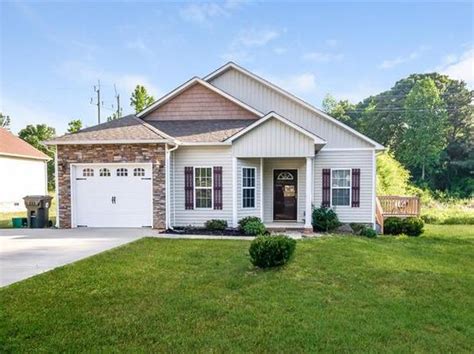 Homes for rent in clover sc. 3 beds 2 baths 1,538 sq ft 0.33 acre (lot) 407 Marion St, Clover, SC 29710. ABOUT THIS HOME. Ranch - Clover, SC home for sale. Step into this exquisite ranch-style home boasting 5 bedrooms, 3 baths, and just under 3000 square feet of living space, nestled in the highly sought-after River Hills resort-style community. 