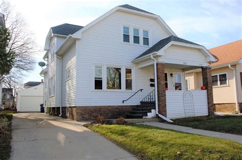 Homes for rent in racine wi. In January 2024, Racine homes were listed to buy for a median price of $208K, with 25% down you would need $1,360/month to cover expenses and assume that's 35% of your total monthly income, your total yearly income would need to be $46.6K. 