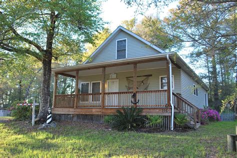 Homes for sale bolivia nc. See photos and price history of this 4 bed, 4 bath, 3,113 Sq. Ft. recently sold home located at 1813 Quail Pt SE, Bolivia, NC 28422 that was sold on 04/16/2024 for $729000. 