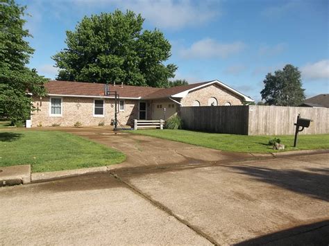 Homes for sale chanute ks. Find homes for sale under $300k in Chanute, KS. View photos, request tours, and more. Use our Chanute, KS real estate filters to find homes for sale under $300k you'll love. 