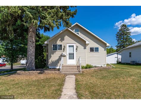 Homes for sale crookston mn. 225 Lincoln Ave, Crookston, MN 56716 is currently not for sale. The 1,480 Square Feet single family home is a 3 beds, 1 bath property. This home was built in 1895 and last sold on 2022-07-14 for $135,000. View more property details, sales history, and Zestimate data on Zillow. 
