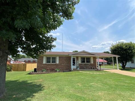 Homes for sale fredericktown mo. 4-Bedroom Homes for Sale in Fredericktown, MO / 18. $159,900 . 4 Beds; 2 Baths; 1,336 Sq Ft; 310 Anthony St, Fredericktown, MO 63645. Move-in ready, 4-bedroom, 1 1/2 bath home. This property offers many updates including kitchen countertops, bathroom vanities, paint, flooring, and appliances. A covered deck and a large level yard make a great ... 