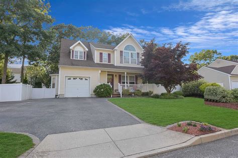 Homes for sale holtsville ny. Things To Know About Homes for sale holtsville ny. 