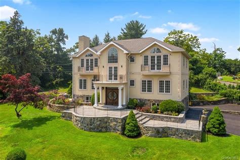 Homes for sale in armonk ny. 45 Windmill Road, Armonk, NY 10504 is pending. Zillow has 33 photos of this 4 beds, 4 baths, 3,717 Square Feet single family home with a list price of $1,991,978. 