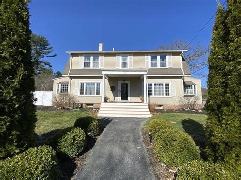 Homes for sale in avon ma. 270 Pond St, Avon, MA 02322 Nestled on a half-acre lot, this charming Cape-style home offers many comforts and convenience. The updated kitchen features an island and granite counters, while the living room, dining room, and bedrooms boast hardwood floors. 