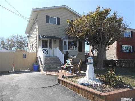 Homes for sale in babylon village. Sold - 54 Nehring Ave Ave, Babylon, NY - $520,000. View details, map and photos of this single family property with 3 bedrooms and 2 total baths. MLS# 3468683. 