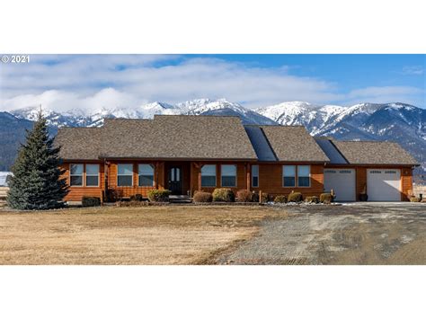 don't come up for sale very often. Check it out quick! THEGROVETEAM.COM. 2365 4th St 305, Baker City, OR, 97814 | The Grove ... wilderness property. Wildlife is ...