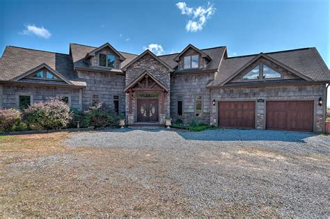 Homes for sale in bluff city tn. See photos and price history of this 4 bed, 3 bath, 2,976 Sq. Ft. recently sold home located at 325 Autumn Cir, Bluff City, TN 37618 that was sold on 10/13/2023 for $471900. 