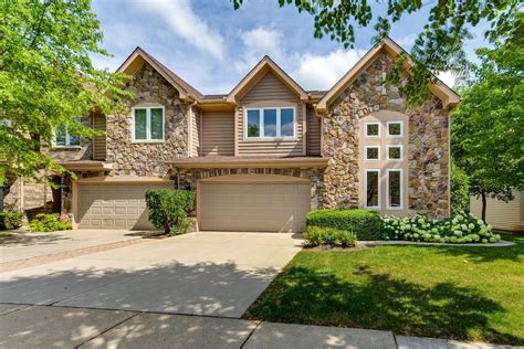 Homes for sale in buffalo grove il. What's the housing market like in 60069? Sold: 3 beds, 2.5 baths, 2150 sq. ft. townhouse located at 353 Hoffman Dr, Buffalo Grove, IL 60089 sold for $548,000 on Mar 1, 2024. MLS# 11968997. Come to see the fresh NEW UPGRADES!!! 