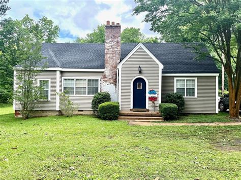 LEASED: 12 Franklin Dr, Corinth, MS 38834. 3 bedrooms, 2 bathrooms. Size: ~1300 square feet. Price:$700 monthly plus utilities (credit is available dependent upon lease term and pet situation) . Updates are made throughout this home such as central heat/air plus laminate flooring. Three good size bedrooms plus a big yard for playing.. 