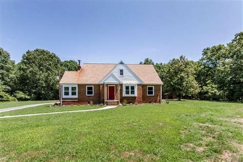 Homes for sale in disputanta va. See photos and price history of this 3 bed, 3 bath, 1,839 Sq. Ft. recently sold home located at 8220 Wood Dr, Disputanta, VA 23842 that was sold on 04/01/2024 for $440000. 