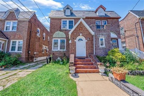 Homes for sale in floral park ny. Floral Park. Take a look. 72 Birch Street, Floral Park, NY 11001 is a 3 bedroom, 2 bathroom single-family home built in 1965. This property is not currently available for sale. 72 Birch Street was last sold on Jan 2, 2024 for $545,000 (15% higher than the asking price of $475,000). The current Trulia Estimate for 72 Birch Street is … 