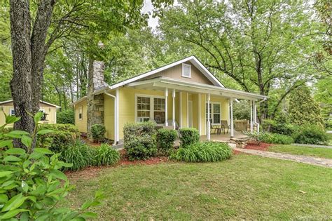 Homes for sale in hendersonville nc around 200k. 3 beds 3 baths 2,502 sq ft 5,227 sq ft (lot) 94 Laurel Ridge Pl, Hendersonville, NC 28739. ABOUT THIS HOME. Gated Community - Hendersonville, NC home for sale. Don't miss your chance to own this impressive 3 bedroom, 2 bath home in Hendersonville's prestigious gated community of Blacksmith Run. 
