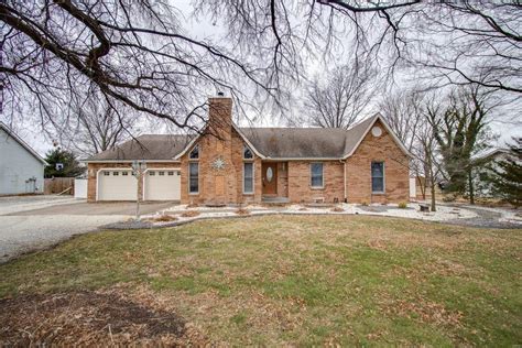 Homes for sale in jerseyville il 62052. Sold: 0 beds, 2446 sq. ft. ranch located at 32633 State Highway 16, Jerseyville, IL 62052 sold on Apr 15, 2024 after being listed at $1,995,000. MLS# 24005598. 160 acre farm with State Highway 16 f... 