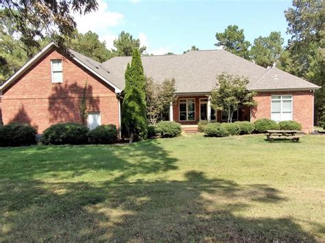 452 Homes For Sale in Lauderdale County, AL.