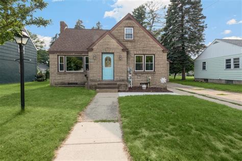 Homes for sale in menominee mi. Search 32 homes for sale in Menominee and book a home tour instantly with a Redfin agent. Updated every 5 minutes, get the latest on property info, market updates, and more. 