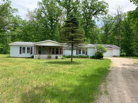 Homes for sale in newaygo mi. 3-Bedroom Homes for Sale in Newaygo, MI / 59. $589,900 . 3 Beds; 2 Baths; 1,300 Sq Ft; 4745 Newcosta Ave, Newaygo, MI 49337. Nature lover's delight! This property boasts a 3 bedroom 2 bath home that was completely redone down to the studs in 2020 and features a huge master suite with walk in tile shower, the kitchen has all stainless steel ... 