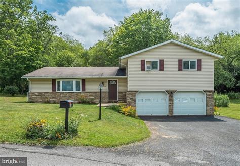 Homes for sale in oakland md. 1356 Stockslager Rd, Oakland, MD 21550 is currently not for sale. The 3,070 Square Feet single family home is a 5 beds, 4 baths property. This home was built in 1997 and last sold on 2024-02-02 for $1,990,000. View more property details, sales history, and Zestimate data on Zillow. 