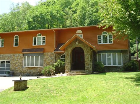 Homes for sale in prestonsburg ky. View 44 homes for sale in Prestonsburg, KY at a median listing home price of $150,000. See pricing and listing details of Prestonsburg real estate for sale. 