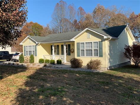 Homes for sale in russell springs ky. See photos and price history of this 2 bed, 1 bath, 728 Sq. Ft. recently sold home located at 23 April Ln, Russell Springs, KY 42642 that was sold on 09/20/2023 for $75000. 