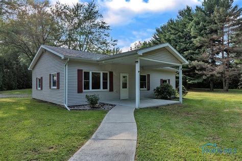 Homes for sale in swanton ohio. 213 W Airport Hwy, Swanton, OH 43558 - 1,209 sqft home built in 1920 . Browse photos, take a 3D tour & see transaction details about this recently sold property. MLS# 6086812. 