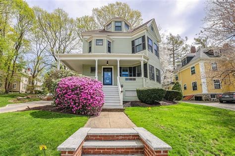 Homes for sale in west roxbury ma. Recommended. $2,995,000. 12 Beds. 6 Baths. 4,686 Sq Ft. 45-47 Clement Ave, Boston, MA 02132. GORGEOUS "CONDO QUALITY" 6-FAMILY IN PERHAPS THE FINEST LOCATION IN WEST ROXBURY! This building underwent a complete "gut renovation" in 2019 and offers high-end designer finishes & open-concept floor plans! 