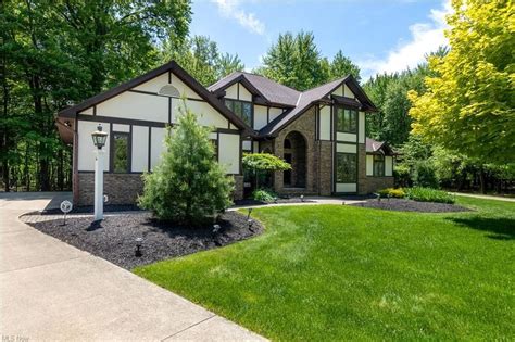 Homes for sale in willoughby ohio. Explore the homes with Single Story that are currently for sale in Willoughby, OH, where the average value of homes with Single Story is $224,949. Visit realtor.com® and browse house photos, view ... 
