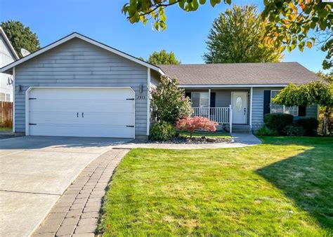 Homes for sale kennewick. HOA provides front and back yard care and the community club/ in. $521,000. 4 beds 2 baths 1,881 sq ft 7,405 sq ft (lot) 3761 S Wilson Pl #121, Kennewick, WA 99338. ABOUT THIS HOME. Gated Community - Kennewick, WA home for sale. MLS# 270360 55+ Gated Community. "Chelan" plan at the Village at Southridge. 