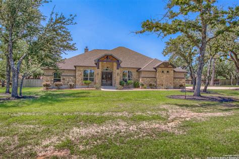Homes for sale la vernia tx. Jan 31, 2024 · The listing broker’s offer of compensation is made only to participants of the MLS where the listing is filed. Zillow has 26 photos of this $649,990 4 beds, 4 baths, 2,704 Square Feet single family home located at 120 Hondo Ridge, La Vernia, TX 78121 built in 2023. MLS #1748190. 