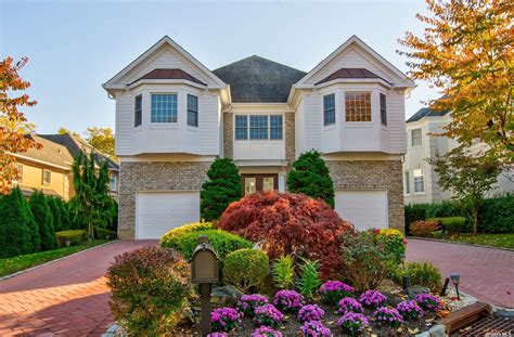 Homes for sale manhasset ny. Real Estate & Homes For Sale in 11030. Sort: New Listings. 43 homes. NEWOPEN SUN, 1-3PM. $1,299,000. 3bd. 3ba. 1,859 sqft. 11 Mill Spring Road, Manhasset, NY 11030. … 