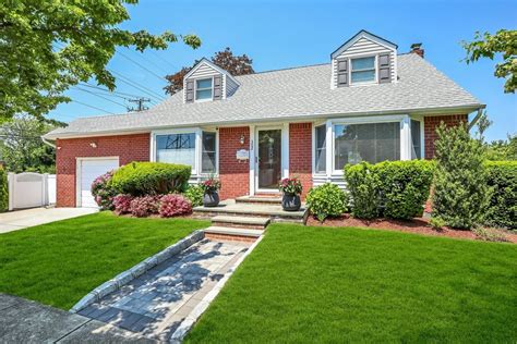 Homes for sale mineola ny. Sold: 4 beds, 3 baths house located at 37 Liberty Ave, Mineola, NY 11501 sold for $825,000 on Feb 5, 2024. MLS# 3512823. Immaculate four Bedrooms and three full baths expanded Cape Cod in the high... 