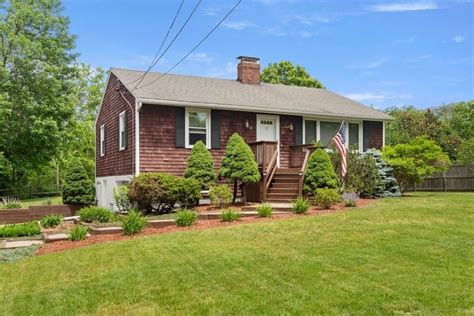 Homes for sale newbury ma. Apr 10, 2023 · Sold - 178 Hay St, Newbury, MA - $835,000. View details, map and photos of this single family property with 3 bedrooms and 3 total baths. MLS# 73096699. 