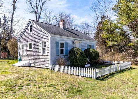 Homes for sale orleans ma. See photos and price history of this 2 bed, 2 bath, 1,080 Sq. Ft. recently sold home located at 12 Beach Plum Ln, Orleans, MA 02653 that was sold on 01/02/2024 for $915000. 