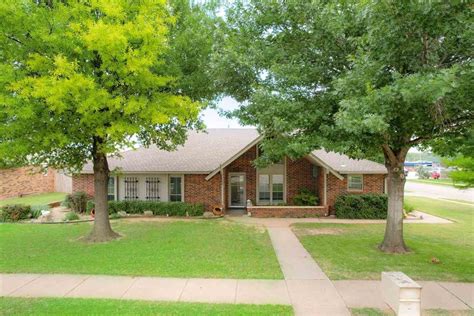 Homes for sale ponca city oklahoma. 49 Results Ponca City, OK Real Estate and Homes for Sale Newly Listed 1005 BRENTWOOD DR, PONCA CITY, OK 74601 $250,000 4 Beds 2 Baths 1,758 Sq Ft Listing by Keller Williams Premier Newly Listed 713 GREENBRIAR RD, PONCA CITY, OK 74601 $166,900 3 Beds 2 Baths 1,450 Sq Ft Listing by RE/MAX Signature Pending 2001 HUNTINGTON PL, PONCA CITY, OK 74604 