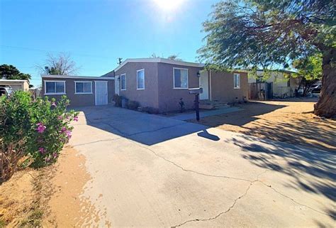 Homes for sale ridgecrest ca. View 40 photos for 629 Cottonwood Dr, Ridgecrest, CA 93555, a 3 bed, 2 bath, 1,338 Sq. Ft. single family home built in 1985 that was last sold on 07/12/2023. 