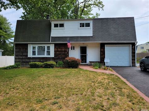 Homes for sale selden ny. Brentwood Real estate. Central Islip Real estate. Huntington Station Real estate. 6 Salem Lane, Selden, NY 11784 is pending. Zillow has 32 photos of this 4 beds, 3 baths, 2,014 Square Feet single family home with a list price of $549,999. 
