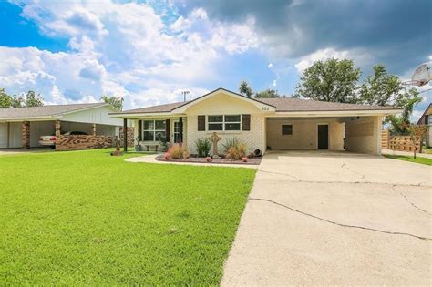Homes for sale sulphur la. 1,713 Sq Ft. 383 W Dave Dugas Rd, Sulphur, LA 70665. Beautiful, updated home sitting on almost an acre in Carlyss. This 3-bedroom, 2 bath home is move in ready and offers many amenities. Outside, there is a storage building, two RV hookups, a covered front porch, covered parking for two cars, and a large back deck. 