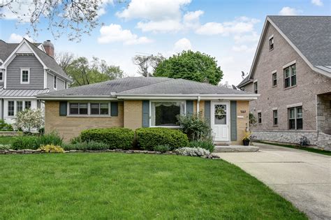 Homes for sale western springs il. For Sale: 5 beds, 4.5 baths ∙ 3300 sq. ft. ∙ 4213 Garden Ave, Western Springs, IL 60558 ∙ $1,425,000 ∙ MLS# 12018966 ∙ This charming all-brick home nestled in the heart of Old Town offers quintesse... 