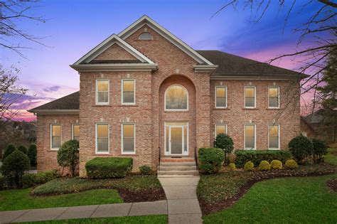 Homes in nashville. Explore the homes with Waterfront that are currently for sale in Nashville, TN, where the average value of homes with Waterfront is $560,000. Visit realtor.com® and browse house photos, view ... 