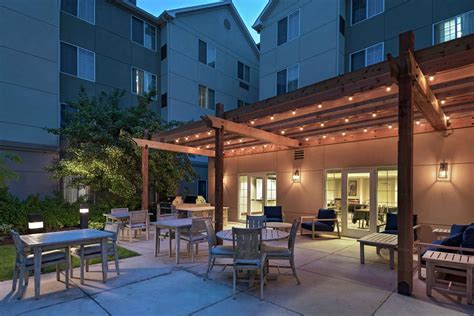 When you stay at Homewood Suites by Hilton Fort Collins in Fort Collins, you'll be in the business district, within a 5-minute drive of Horsetooth Mountain Open Space and Fossil Creek Park. This family …