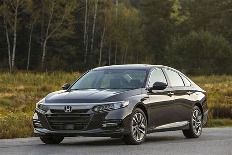 Honda accord hybrid. Dec 9, 2020 · It turns out the Accord Hybrid is quick, but not just because it has more power than its rivals. Honda's hybridized family sedan hits 60 mph in 6.7 seconds, which beats a 2021 Camry XSE Hybrid (7. ... 
