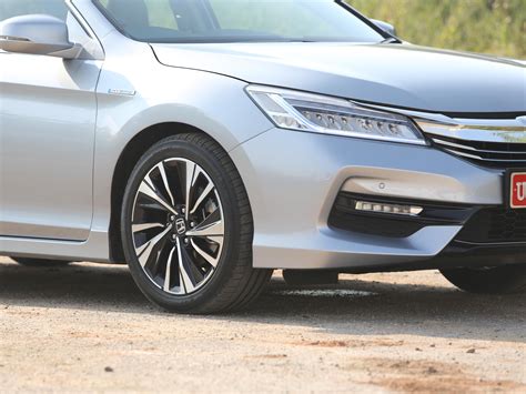 Honda accord miles per gallon. Fuel economy has to do with the cost of operating fuel-dependent machines. Check out these great fuel economy articles from HowStuffWorks. Advertisement Fuel economy is about maxim... 