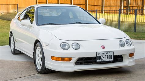 Honda acura integra 1998. The value of a 1998 Acura Integra, or any vehicle, is determined by its age, mileage, condition, trim level and installed options. As a rough estimate, the trade-in value of a 1998 Acura Integra ... 