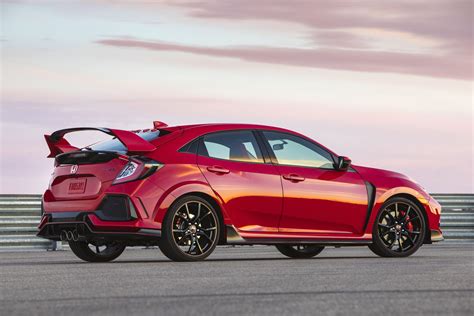 Honda civic all wheel drive. The 2017 Honda Civic comes standard with a 158-horsepower, 2.0-liter four-cylinder engine, a six-speed manual transmission and front-wheel drive. Exterior highlights include 16-inch wheels and LED ... 