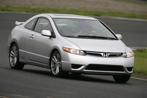 Honda civic si 2006. 2006 Honda Civic Si. Honda reclaims ground lost in prior versions with this new Civic Si. It's fast, it handles well, and it has an engine designed to keep power at all revolutions per minute. 