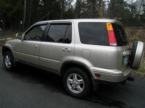 Honda cr v 2000. How much is a 2000 Honda CR-V worth? The value of a used 2000 Honda CR-V ranges from $510 to $3,512, based on vehicle condition, mileage, and options. Get a free … 