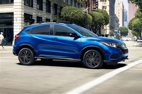 Edmunds' Expert Rating. 7.6 / 10. Shoppers looking for a subcompact crossover with lots of useful cargo space can begin and end their search with the 2019 Honda HR-V. Thanks to a configurable rear ... . 